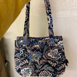 LIKE NEW VERA BRADLEY PURSE